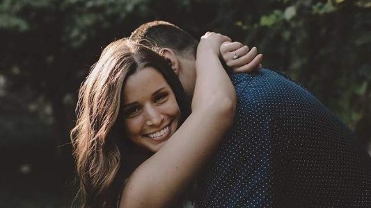 Canceló su casamiento y decidió invitar a 170 indigentes a la fiesta