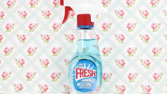 Lluvia de críticas por un perfume con envase que parece un producto de limpieza