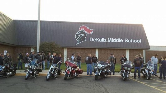 El nene que sufría bullying y recibió la ayuda de una pandilla de motoqueros