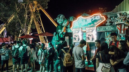 Murió un joven en un juego dentro de un parque temático dedicado al terror