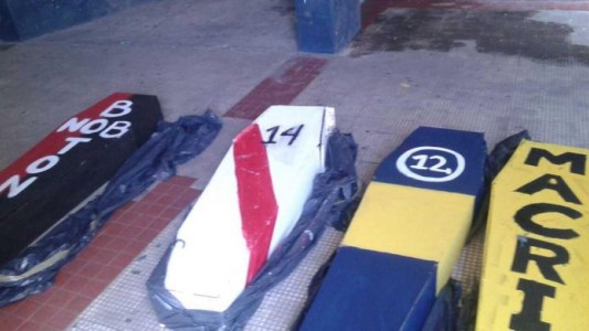 Hallaron ataúdes para Boca, River, Newell`s y Macri en la cancha de Central