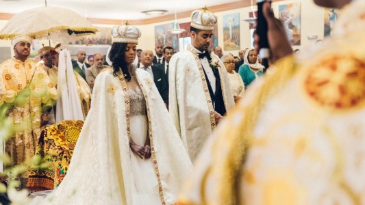 Se casó con un hombre que conoció en un bar y terminó siendo princesa