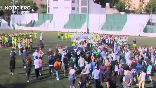 Despiden los restos de "El Loco" Houseman