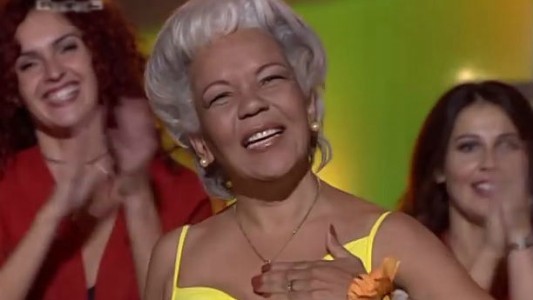 La cantante que hizo famosa "La Lambada" apareció carbonizada en un auto