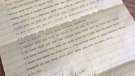 Viral: un joven abrió y compartió una carta que su abuela le escribió en 1991