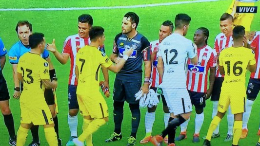 Duelo caliente: Tevez le negó el saludo a Teo Gutiérrez