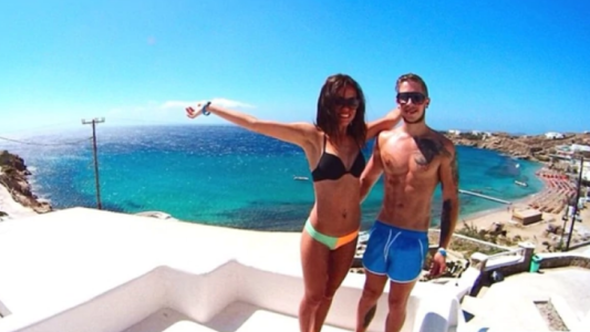 Ganaron un concurso de una marca de preservativos: deben recorrer los mejores hoteles, tener sexo en ellos y contarlo