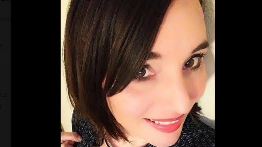 Una escritora tuvo que rehacer su novela tras ser acusada de “basura racista incendiaria”