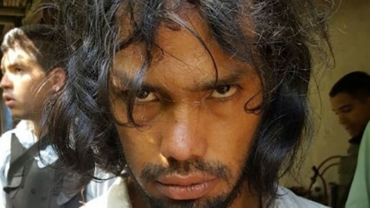 Venezuela: detuvieron al artista "antropófago", que se comió a un hombre y pintó un cuadro con su sangre