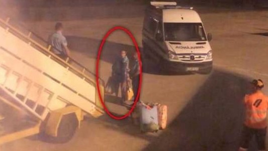 Un avión debió realizar un aterrizaje de emergencia por el mal olor de un pasajero