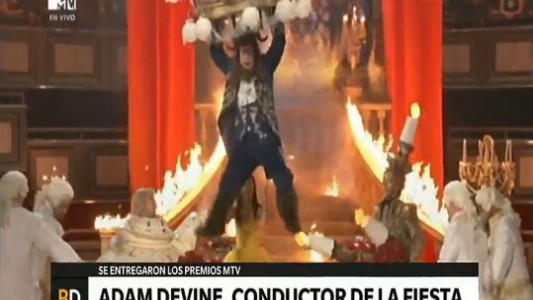 Adam DeVine, conductor de la fiesta MTV