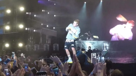 Justin Bieber se negó a cantar "Despacito" y un fan le tiró un botellazo