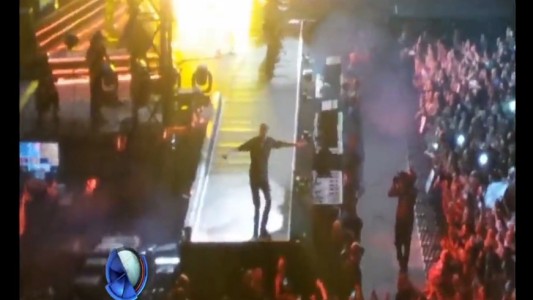 Abuchean a Enrique Iglesias por el "atraco" en un show