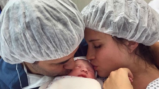 Mariano Martínez fue a la playa con su hija Alma de un mes: hubo furia en las redes sociales