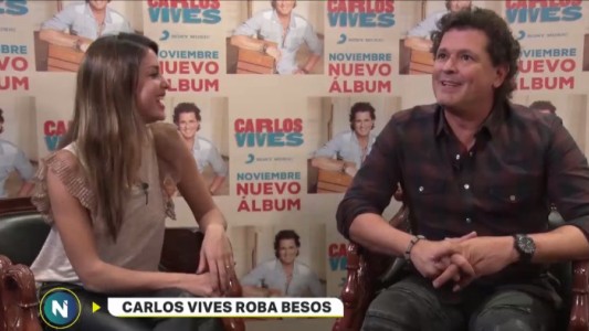 Carlos Vives roba besos