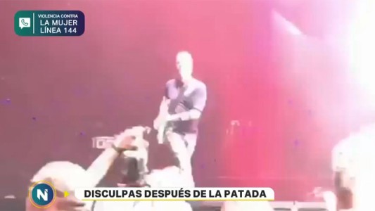 El cantante de Queens of Stone Age se disculpó por darle una patada en la cabeza a una fotógrafa