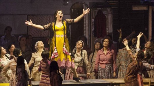 El cambio radical y feminista del fin de la ópera "Carmen" de Bizet escandaliza a Italia