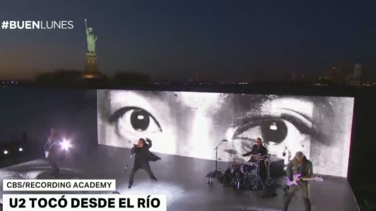 Premios Grammy: U2 tocó desde el río