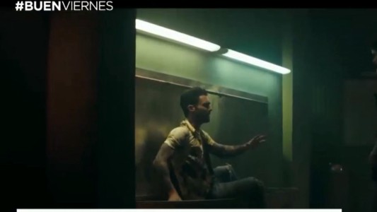 Adam Levine con Alexandra Daddario