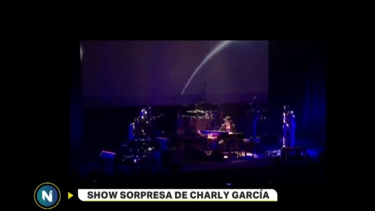 Show sorpresa de Charly García