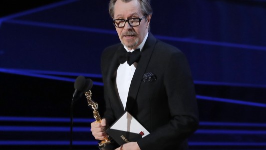 La ex mujer de Gary Oldman, contra los Oscars: "Premiaron a un maltratador"