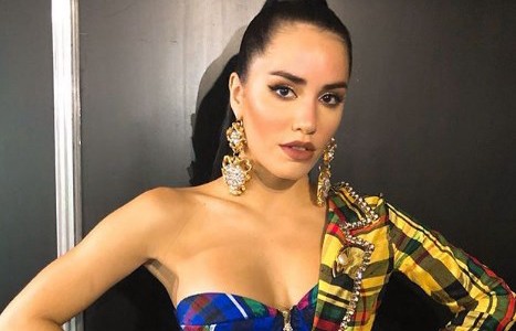 Lali Espósito, al natural: fotos sin maquillaje y con súper escote