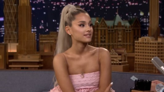 La emotiva reaparición de Ariana Grande, a casi un año del atentado en Manchester