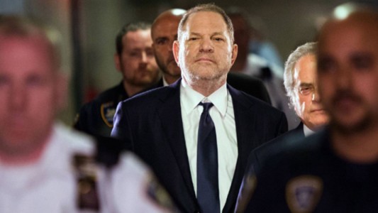 Weinstein se declaró no culpable de los cargos de violación y seguirá libre