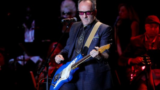 Elvis Costello suspendió su gira por un "cáncer agresivo"