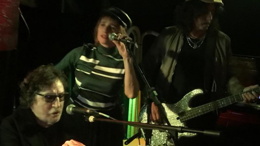 Charly García tocó por sorpresa en un bar de Palermo