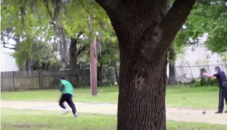 Impactante: video muestra cómo un policía blanco mata a un afroestadounidense