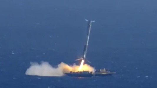 Video muestra al cohete espacial cayendo al mar