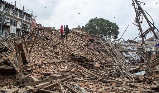 Una nueva réplica del sismo sacude Nepal y ya suman 1.900 los muertos