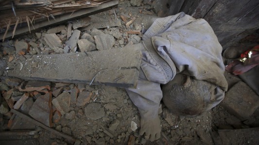 Fotos: testimonios desgarradores y dolor tras el trágico terremoto en Nepal