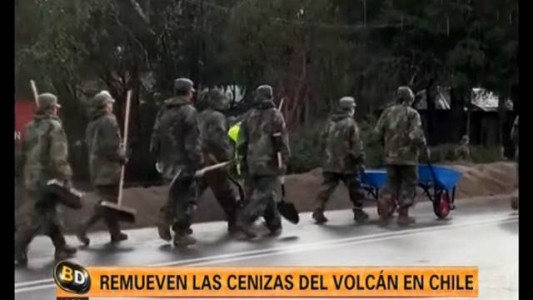 Limpian 40 mil toneladas de cenizas del Calbuco y sigue el alerta