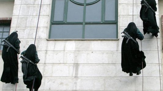 Estas son las sorprendentes mujeres ninjas de la policía iraní