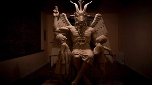 En una ceremonia secreta, presentaron la estatua del Diablo