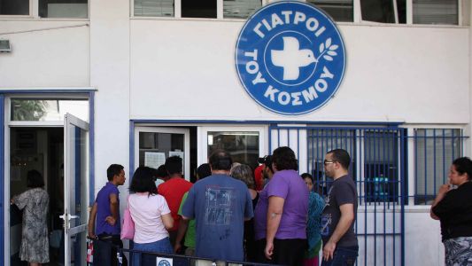 Crisis: médicos griegos sólo atienden a quienes pagan la consulta en efectivo