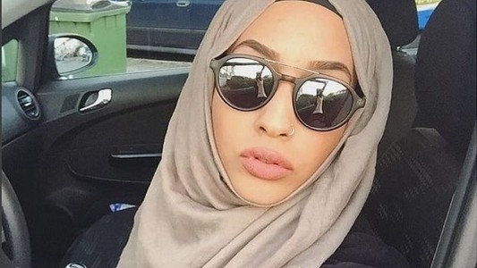 Marca de ropa europea contrata a modelo con velo islámico