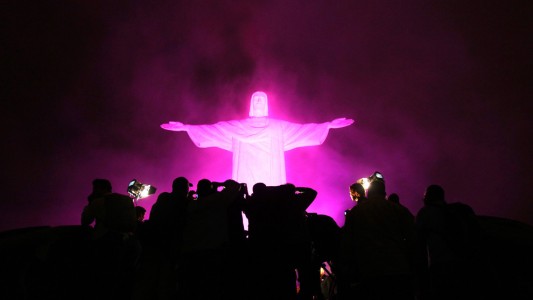 El Cristo Rendentor se vistió de rosa para luchar contra el cáncer de mama