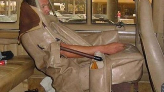 El hombre que intentó entrar a Estados Unidos disfrazado de asiento de auto