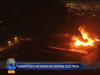 Gigantesco incendio en una central eléctrica paraguaya