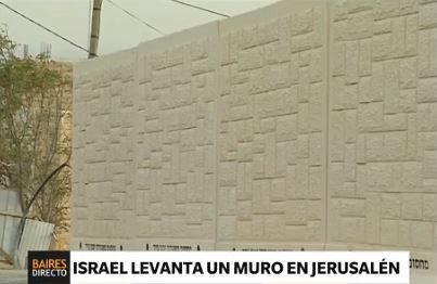 Israel instala un muro en un barrio palestino de Jerusalén