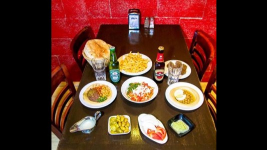 Un bar israelí ofrece un 50% de descuento para aquellos judíos y palestinos que coman juntos