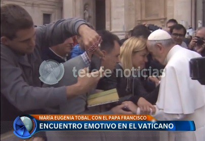 La emotiva foto de la bendición del Papa a Eugenia Tobal en el diario del Vaticano
