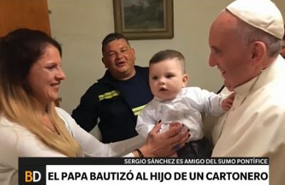 El Papa bautizó al hijo de su amigo cartonero
