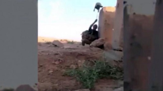 El soldado iraquí que engañó a francotirador de ISIS con un truco de dibujito animado