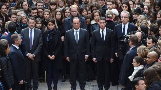 Tras un emotivo minuto de silencio, Francia reabre sus museos