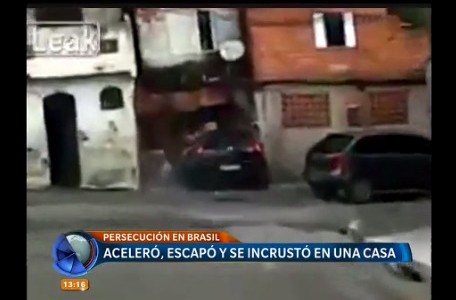 Video: aceleró, escapó y se incrustó en una casa