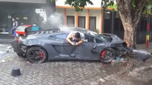 Video: tras atropellar y matar, se puso a mandar mensajes de texto